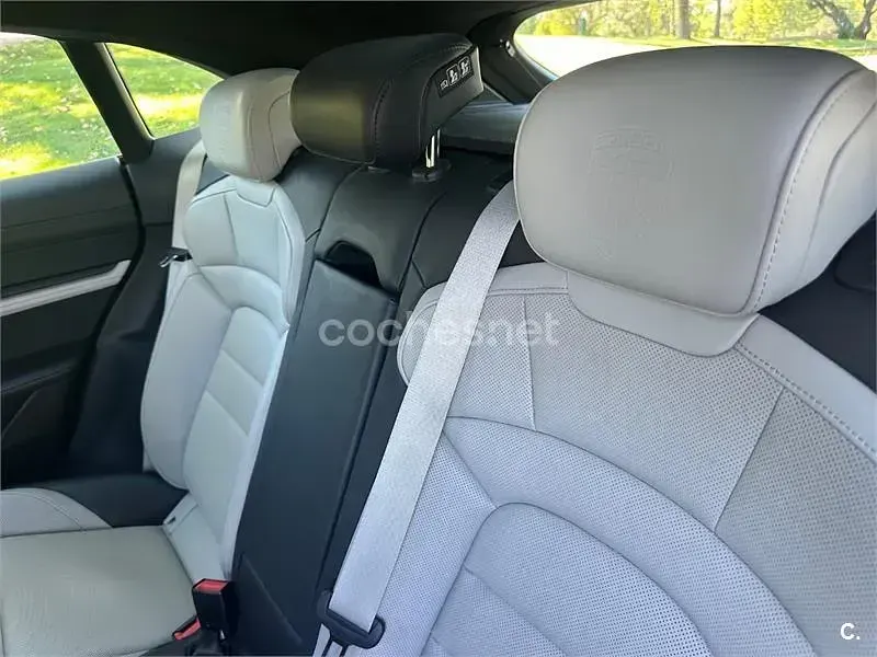 Usado Porsche Taycan Cross Turismo 319 kW (435 CV) 2022 Eléctrico Familiar
