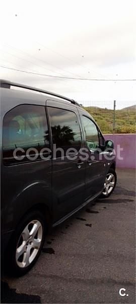 Usado Peugeot TePee Outdoor 92 CV (67 kW) 2014 Gris / plata Monovolumen