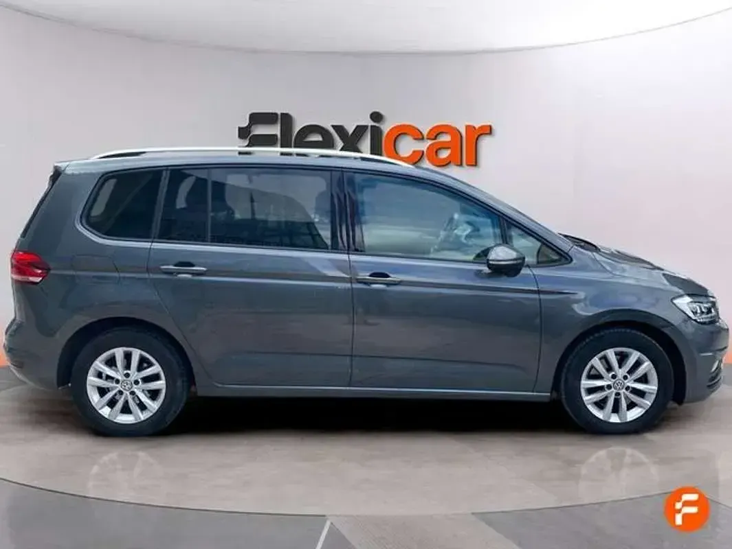Usado VW Touran Advance 150 CV (110 kW) 2019 Gris Monovolumen