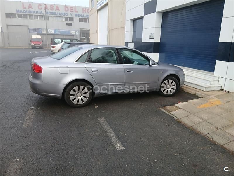 Usado Audi A4 140 CV (102 kW) 2005 Gris / plata Berlina