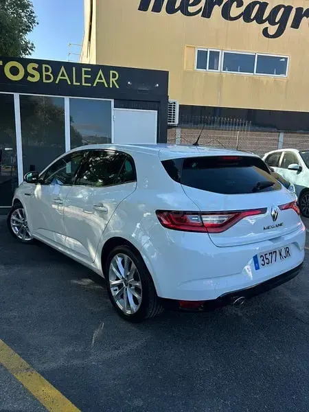 Usado Renault Mégane LIMITED 110 CV (80 kW) 2018 Blanco Berlina