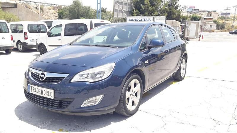 Usado Opel Astra Excellence 125 CV (91 kW) 2013 Azul Utilitario