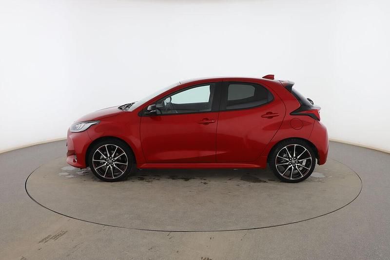 Usado Toyota Yaris Hybrid Sport 116 CV (85 kW) 2022 Rojo Berlina