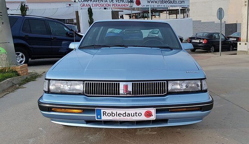 Usado Oldsmobile Cutlass 112 CV (82 kW) 1990 Azul claro Berlina