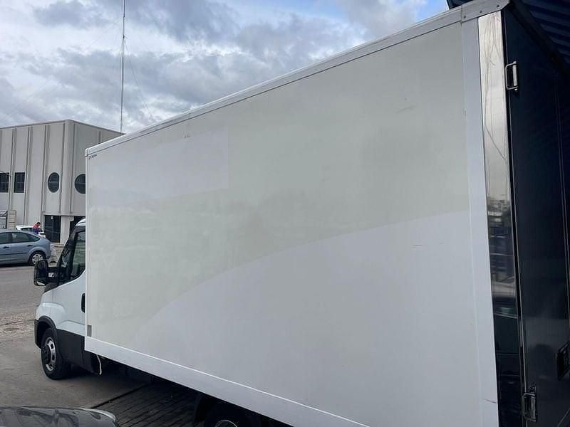 Usado Iveco Daily 156 CV (114 kW) 2022 Blanco Berlina