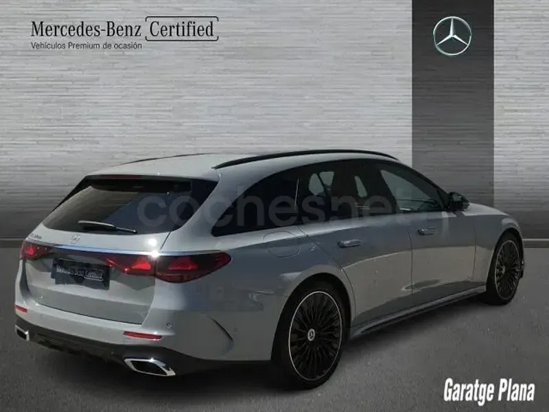 Usado Mercedes E300 313 CV (230 kW) 2026 Gris / plata Familiar
