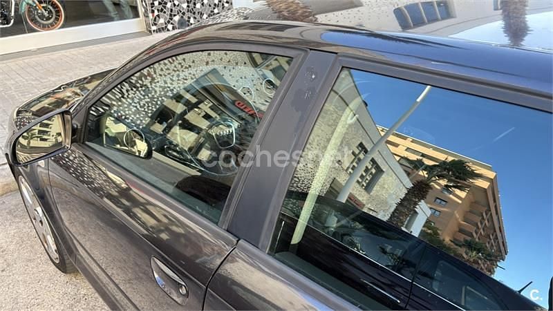 Usado Audi A3 Ambition 140 CV (102 kW) 2005 Gris / plata Utilitario