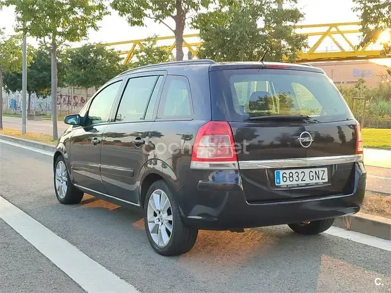 Usado Opel Zafira Cosmo 120 CV (88 kW) 2009 Gris / plata Monovolumen