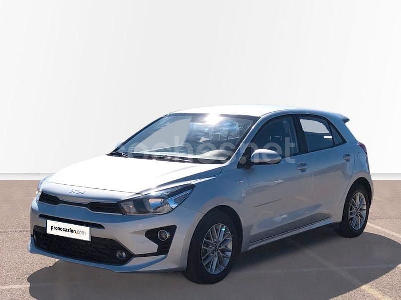 Gris / plata Usado 2023 Kia Rio Berlina | 13.990 € (Precio justo) - Imagen 1/4