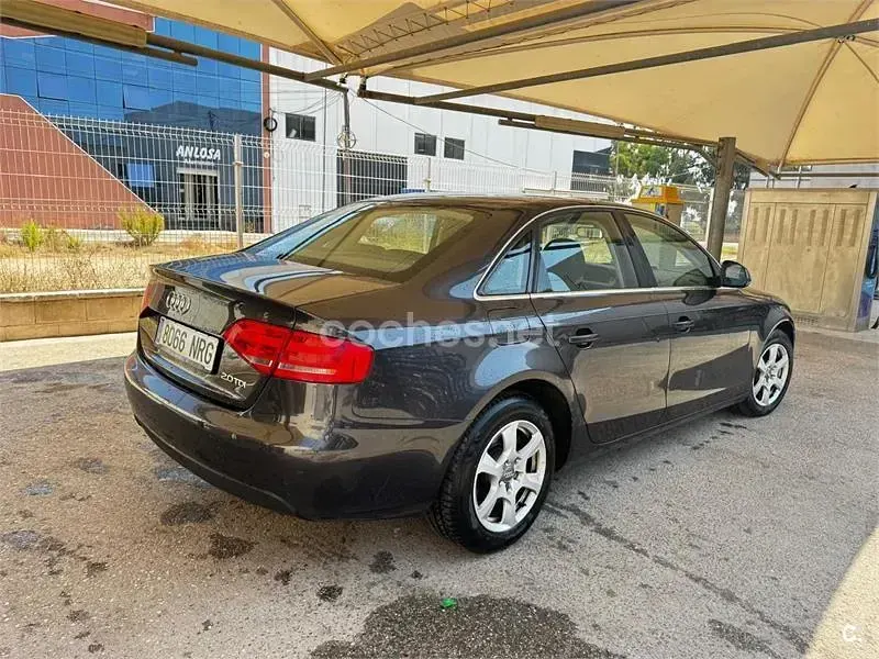 Usado Audi A4 140 CV (102 kW) 2008 Marrón Berlina