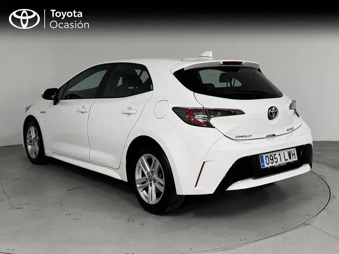 Usado Toyota Corolla Active 122 CV (89 kW) 2022 Blanco classic Berlina