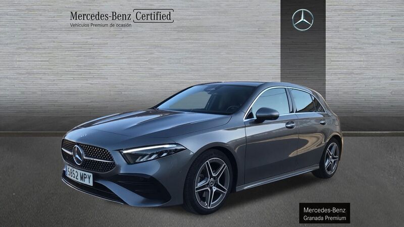 Gris montaña Usado 2024 Mercedes A180 AMG line Berlina | 33.500 € (Precio justo) - Imagen 1/4
