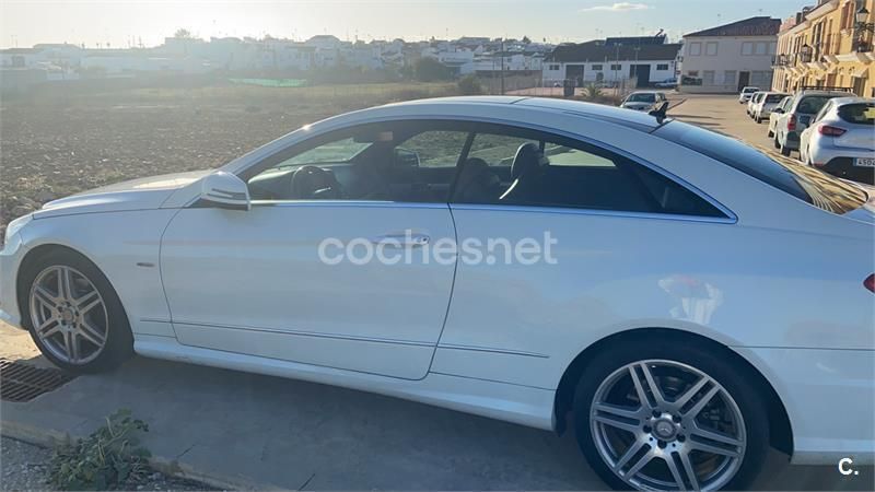 Usado Mercedes E220 170 CV (125 kW) 2011 Blanco Coupe