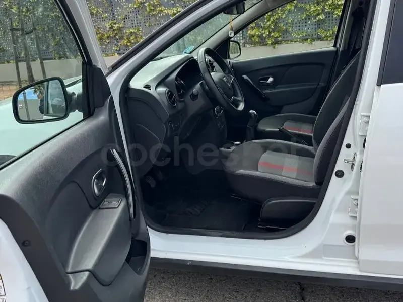 Usado Dacia Sandero Essentiel 91 CV (66 kW) 2021 Blanco Berlina