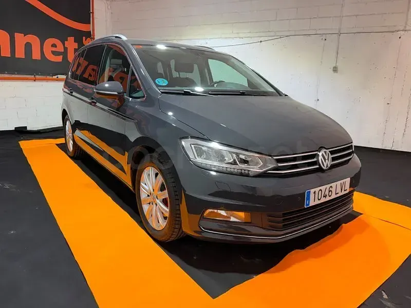 Usado VW Touran Sportline 150 CV (110 kW) 2016 Gris / plata Monovolumen