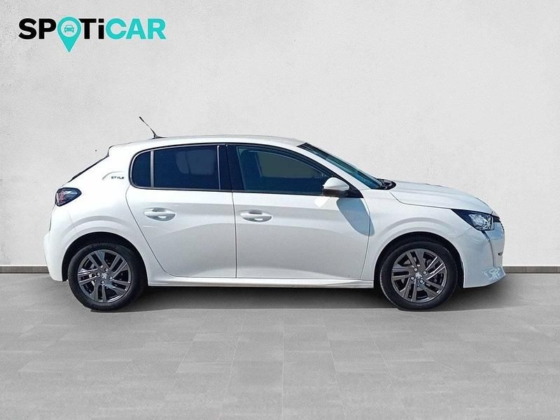 Usado Peugeot 208 Style 100 CV (73 kW) 2021 Blanco Utilitario