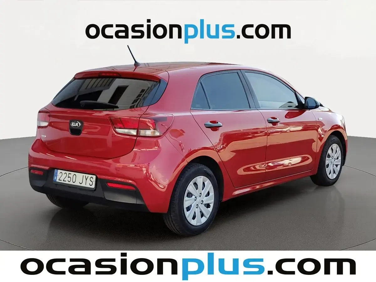 Usado Kia Rio 84 CV (61 kW) 2017 Rojo Utilitario