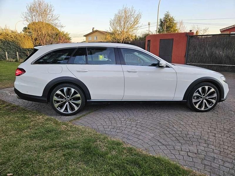 Usado Mercedes E220 194 CV (142 kW) 2018 Blanco Familiar