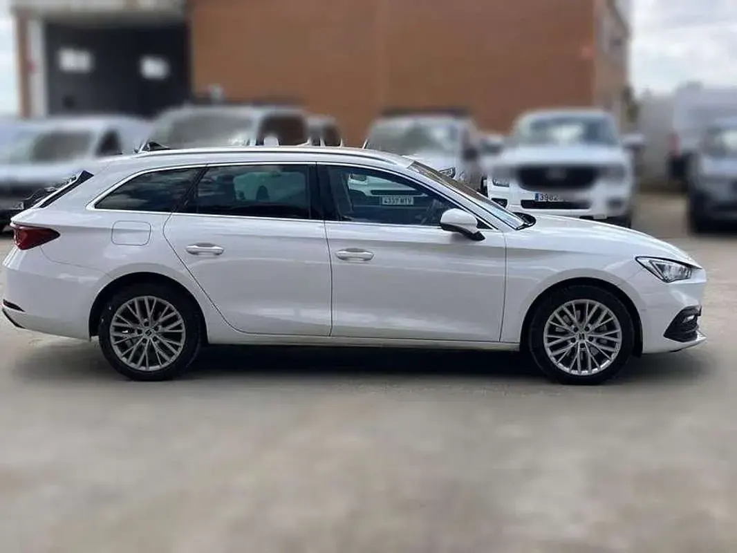 Usado Seat Leon XCELLENCE 150 CV (110 kW) 2021 Blanco Familiar