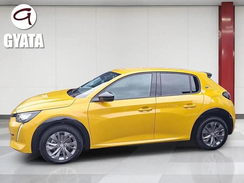Usado Peugeot e-208 Allure 100 kW (136 CV) 2023 Amarillo Utilitario