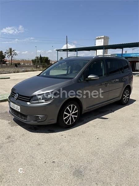 Usado VW Touran Advance 105 CV (77 kW) 2010 Gris / plata Monovolumen