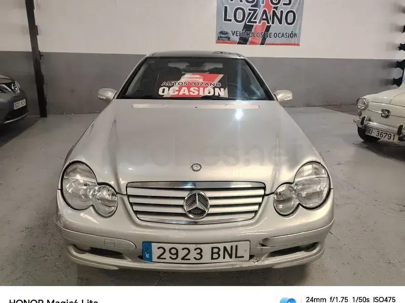Usado Mercedes C220 143 CV (105 kW) 2001 Gris / plata Berlina