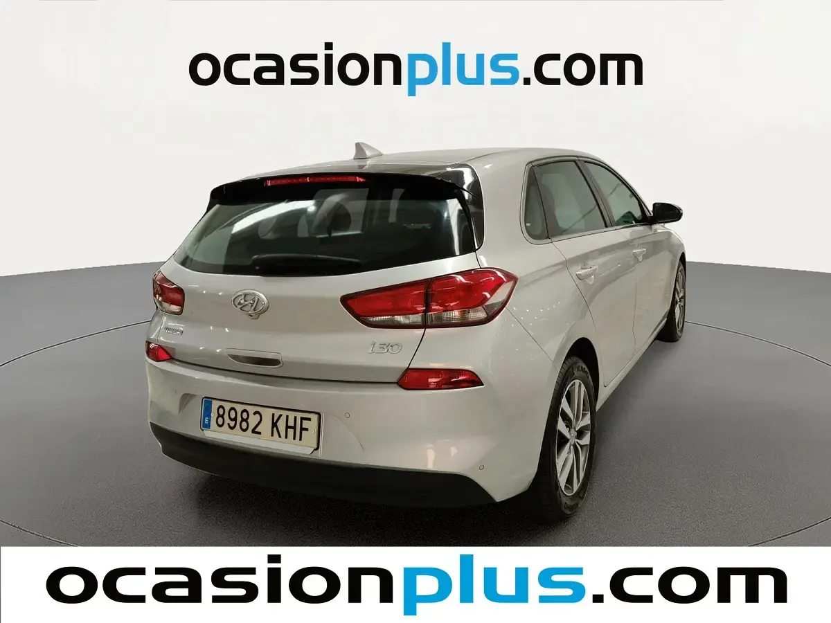 Usado Hyundai i30 110 CV (80 kW) 2018 Gris plata Utilitario