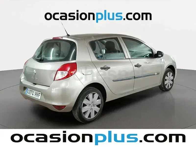 Usado Renault Clio II 75 CV (55 kW) 2011 Beige Berlina