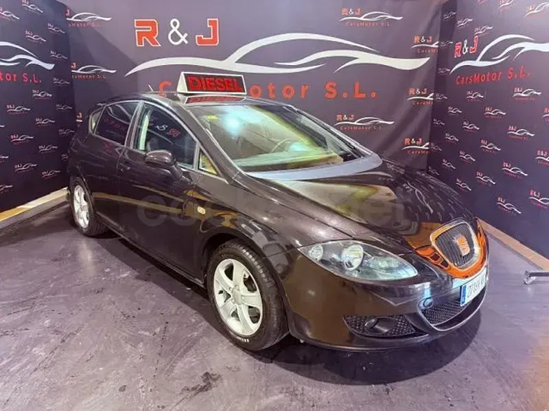 Usado Seat Leon Ecomotive 105 CV (77 kW) 2008 Negro Utilitario