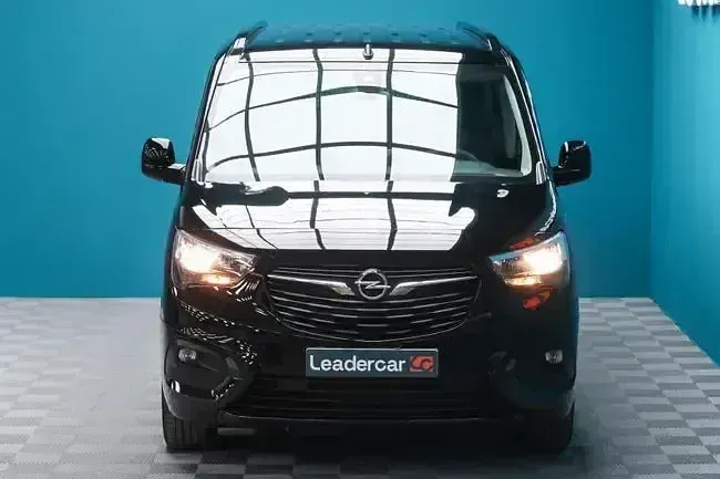 Usado Opel Combo Business Edition 102 CV (75 kW) 2023 Negro Monovolumen