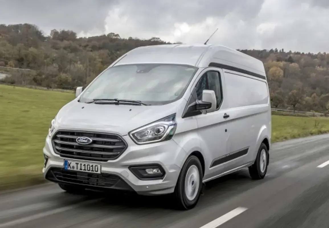 Usado Ford Transit Custom Sport 170 CV (125 kW) 2019 Rojo Familiar