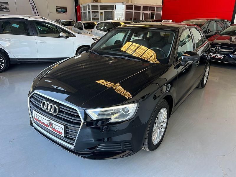 Usado Audi A3 Sportback 116 CV (85 kW) 2018 Negro Utilitario