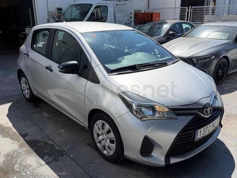 Usado Toyota Yaris Active 90 CV (66 kW) 2015 Gris / plata Utilitario