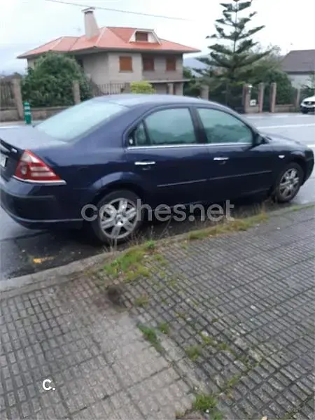 Usado Ford Mondeo Sport 130 CV (95 kW) 2005 Azul Berlina