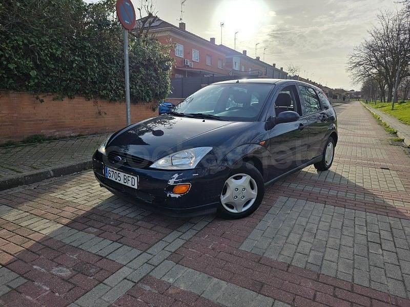 Usado Ford Focus Ghia 90 CV (66 kW) 2002 Azul Berlina