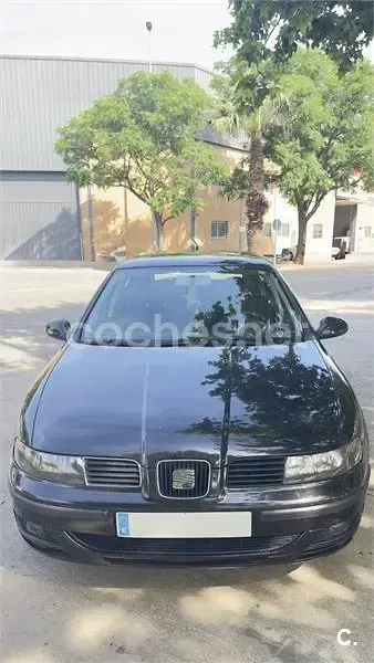 Usado Seat Leon 110 CV (80 kW) 2004 Negro Utilitario