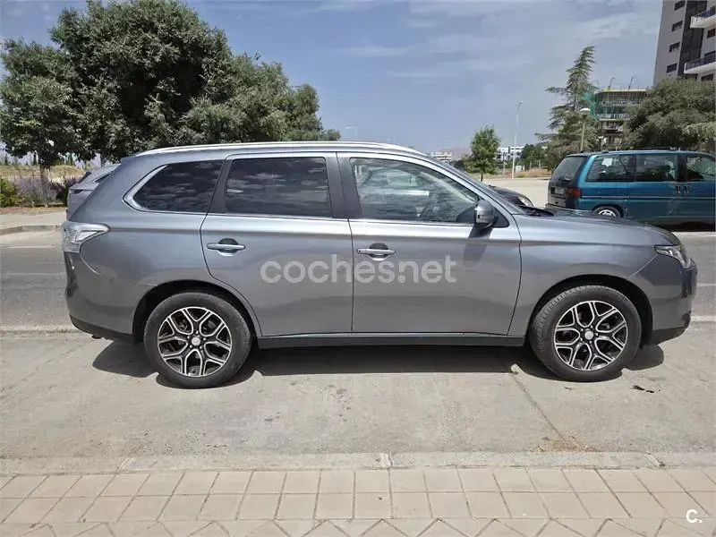 Usado Mitsubishi Outlander Motion 150 CV (110 kW) 2015 Gris / plata SUV