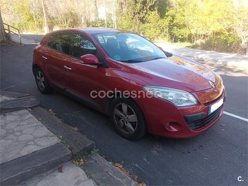 Granate Usado 2010 Renault Mégane Dynamique Berlina | 4999 € (Precio justo) - Imagen 1/4