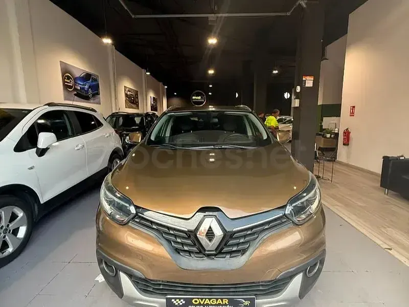 Usado Renault Kadjar Zen 130 CV (95 kW) 2015 Marrón SUV