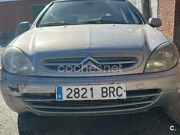 Usado Citroën Xsara Exclusive 90 CV (66 kW) 2001 Gris / plata Berlina
