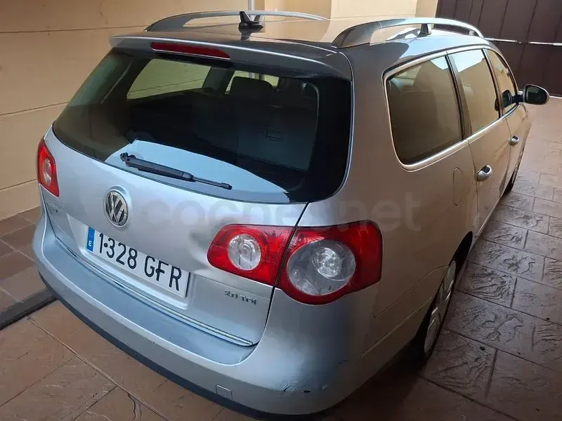 Usado VW Passat Advance 140 CV (102 kW) 2008 Gris / plata Familiar