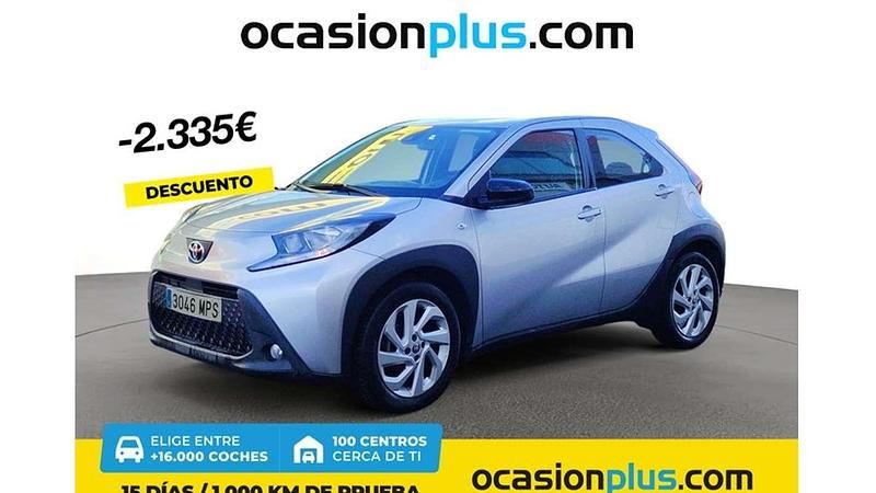 Gris Usado 2024 Toyota Aygo Play Utilitario | 12.955 € (Precio justo) - Imagen 1/4