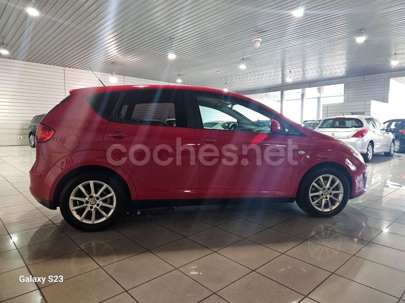 Usado Seat Altea Style 105 CV (77 kW) 2010 Rojo Monovolumen