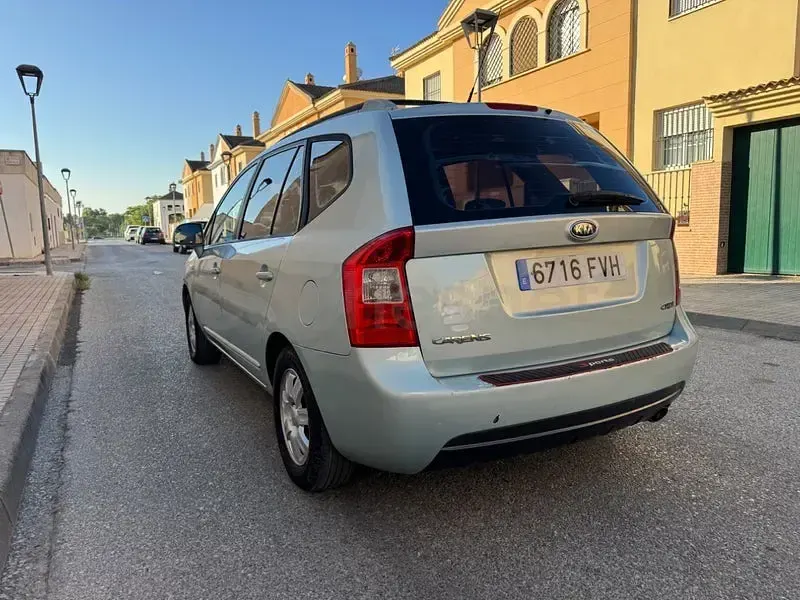 Usado Kia Carens Active 140 CV (102 kW) 2007 Verde Monovolumen