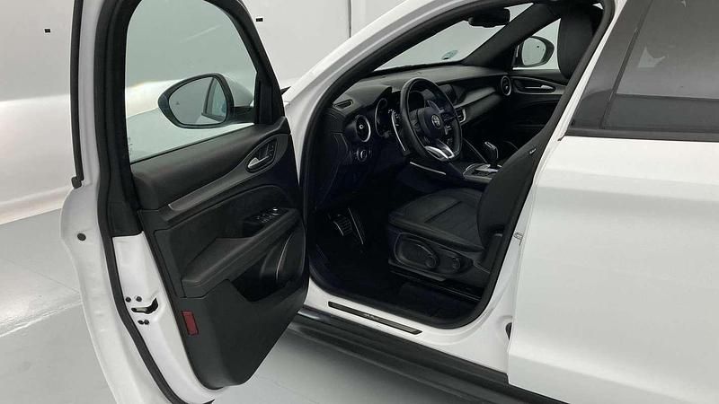 Usado Alfa Romeo Stelvio Sprint 160 CV (117 kW) 2022 Blanco SUV