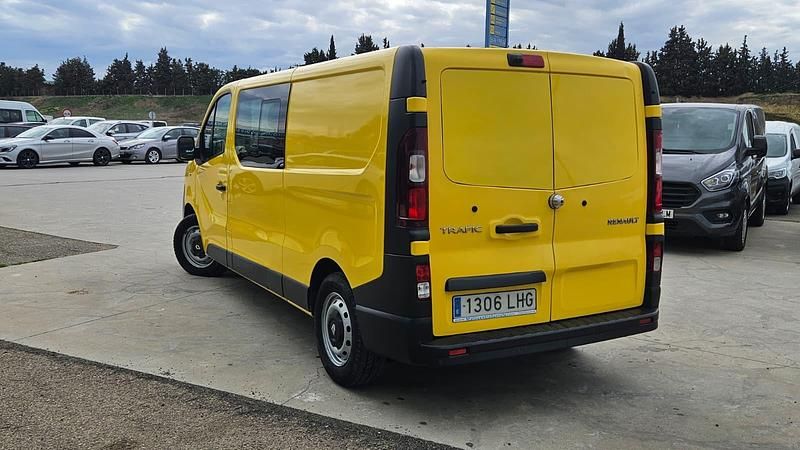 Usado Renault Trafic 95 CV (69 kW) 2020 Amarillo Monovolumen