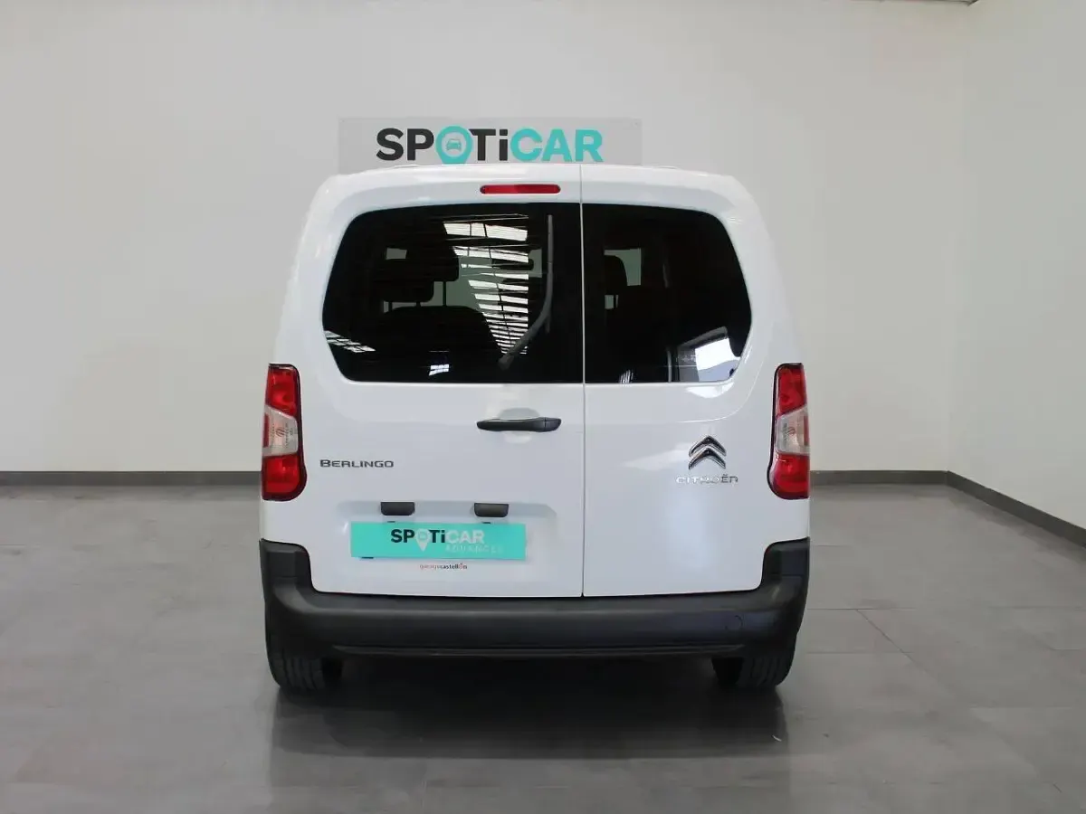 Usado Citroën Berlingo Live 102 CV (75 kW) 2021 Blanco Monovolumen