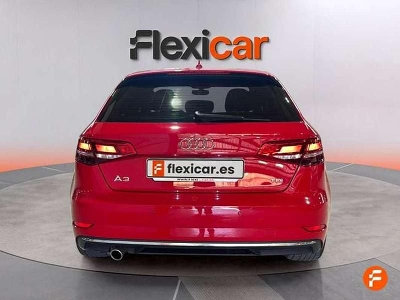 Usado Audi A3 Sportback 116 CV (85 kW) 2018 Rojo Utilitario