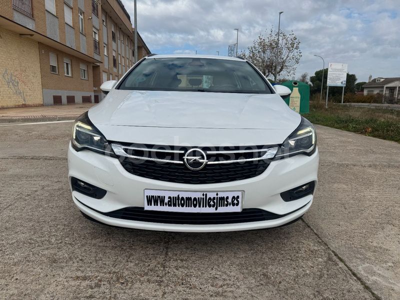 Usado Opel Astra Selective 110 CV (80 kW) 2019 Blanco Familiar