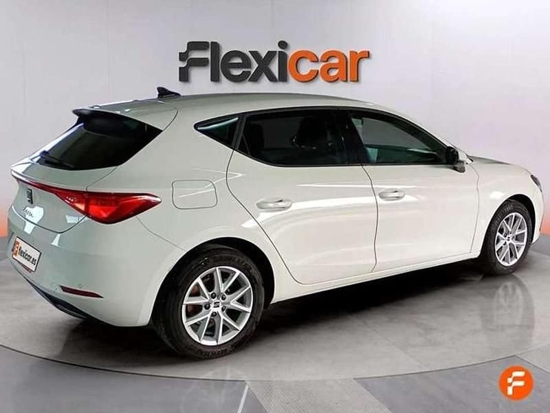 Usado Seat Leon Style 116 CV (85 kW) 2021 Blanco Utilitario